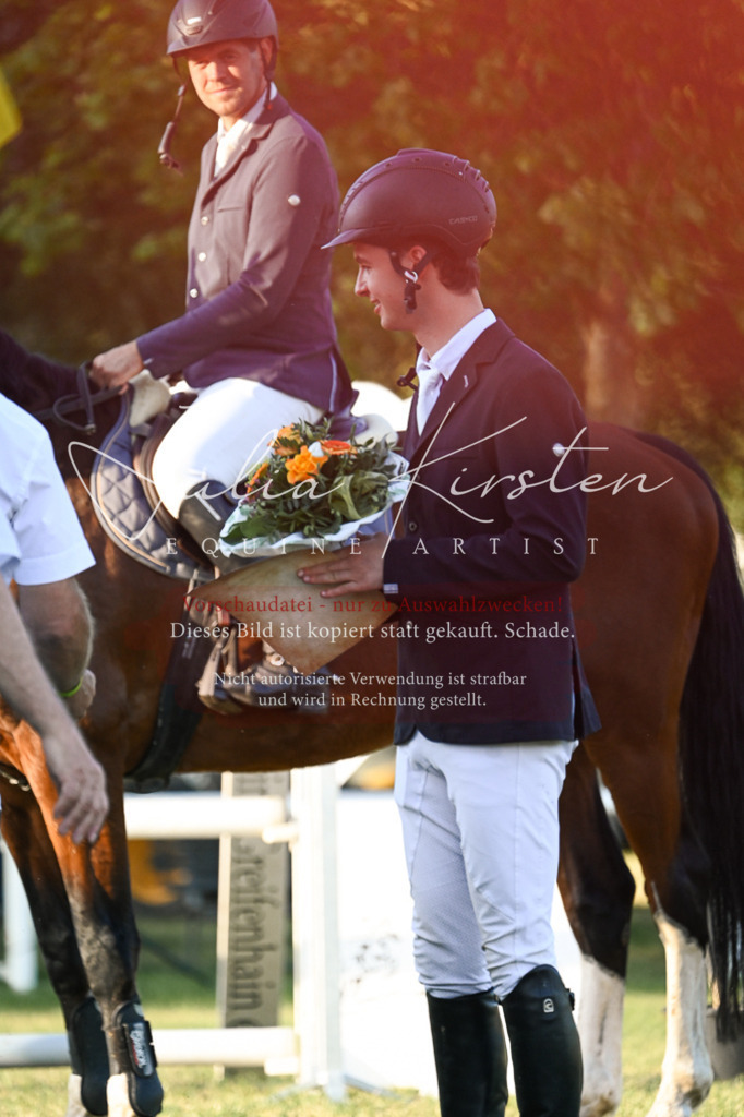 DSC_2011 | Pferde- und Turnierfotografie in Westsachsen. Pferdeportraits, Auftragszeichnungen und intuitive Kunst.