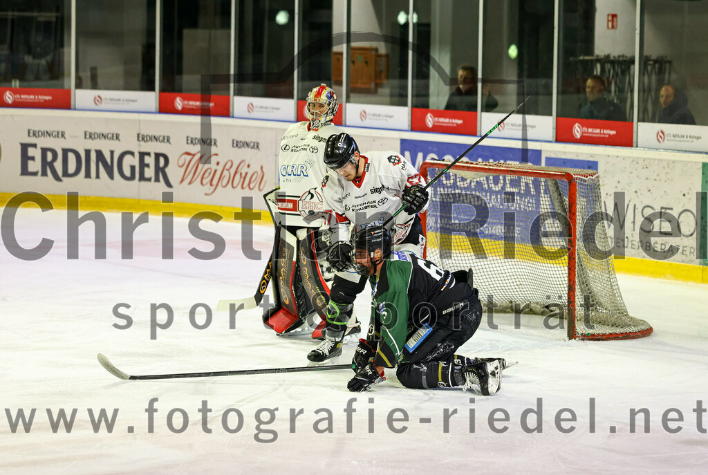 2022-11-06_095_TSV_Erding_gegen_EHC_Koenigsbrunn | Erding, Deutschland, 06.11.2022:
Eishockey, Bayernliga 2022 / 2023, 11. Spieltag, TSV Erding gegen EHC Königsbrunn, Endergebnis: 1:7

Tobias Cramer (Erding Gladiators, #63)

Foto: Christian Riedel / fotografie-riedel.net