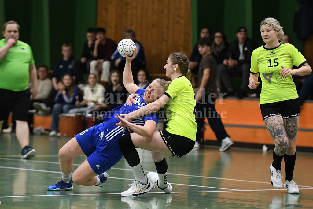 SSG Metten Damen : HSG Straubing | Es ging zur Sache! Alexandra Behnke (SSG Metten Damen #36) gegen Straubings #2 Tröger, Nadia - Realisiert mit Pictrs.com