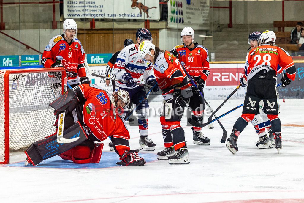 Testspiel TSV Peißenberg Miners vs ESC Kempten Sharks | Eishockey Bayernliga Vorbereitung 2023/2024, Testspiel TSV Peißenberg Miners vs ESC Kempten Sharks
Korbinian SERTL (Goali Miners 31) sichert den Puck,
2023-09-10 in Peißenberg (Eisstadion)
31 Korbinian SERTL (Goali Miners 31), 71 Manuel SINGER (Miners 71), 97 Lukas ARTUS (Miners 97), 51 Maximilian BRAUER (Miners 51)
Copyright: FotoLindnerWJL