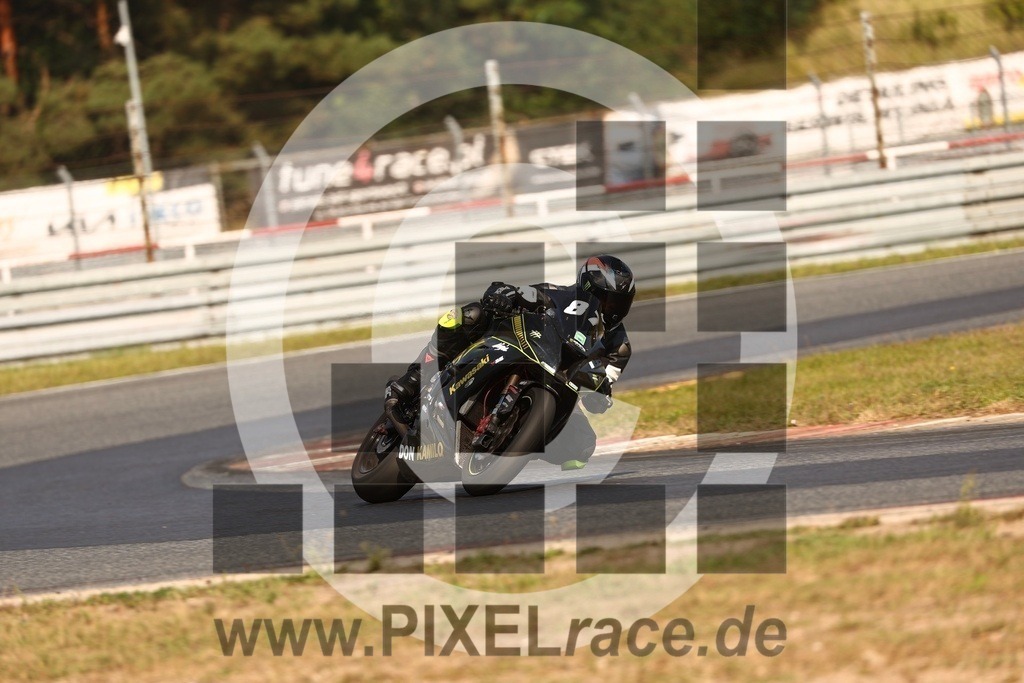 0087-20250909_14486 | Schöne Erinnerungen an spannende Momente - das festzuhalten ist unser Job. PIXELrace.de ist seit 2003 auf den Rennstrecken Europas unterwegs um die Action draußen beim Fahren und die wunderbare Stimmung imm Fahrerlager für euch einzufangen.