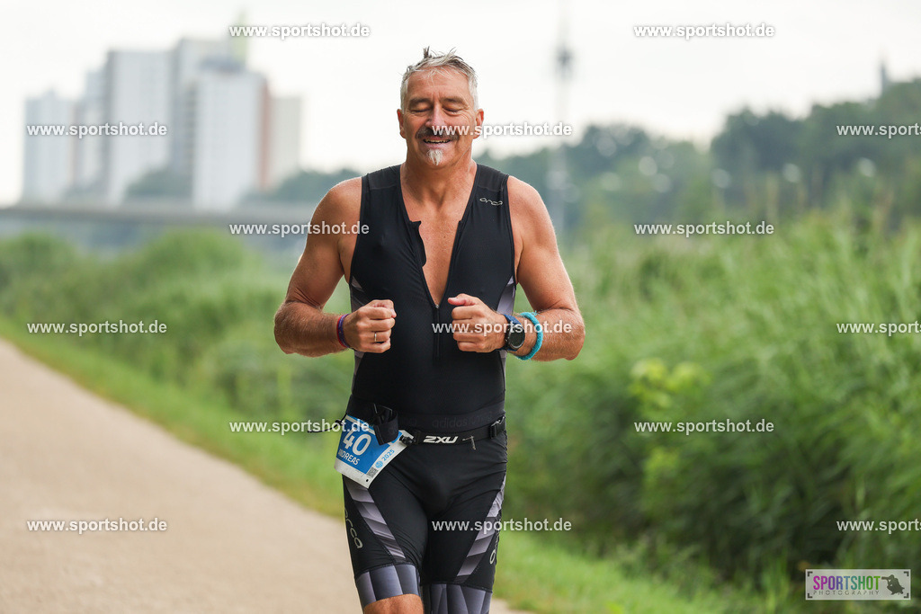 LUR_1854 | 34. M-net Erlanger Triathlon 2025 #erlangertriathlon  #mnettriathlon2025 #mnettriathlon #team #olympischedistanz #mitteldistanz #triathlon #maindonaukanal  #erlangertriathlon2025 #yourpictrs #tv1848 #tv1848erlangen  #triathlonbayern #sportinerlangen #demsportverbunden #sportshot_your_pictrs Copyright: www.sportshot.de