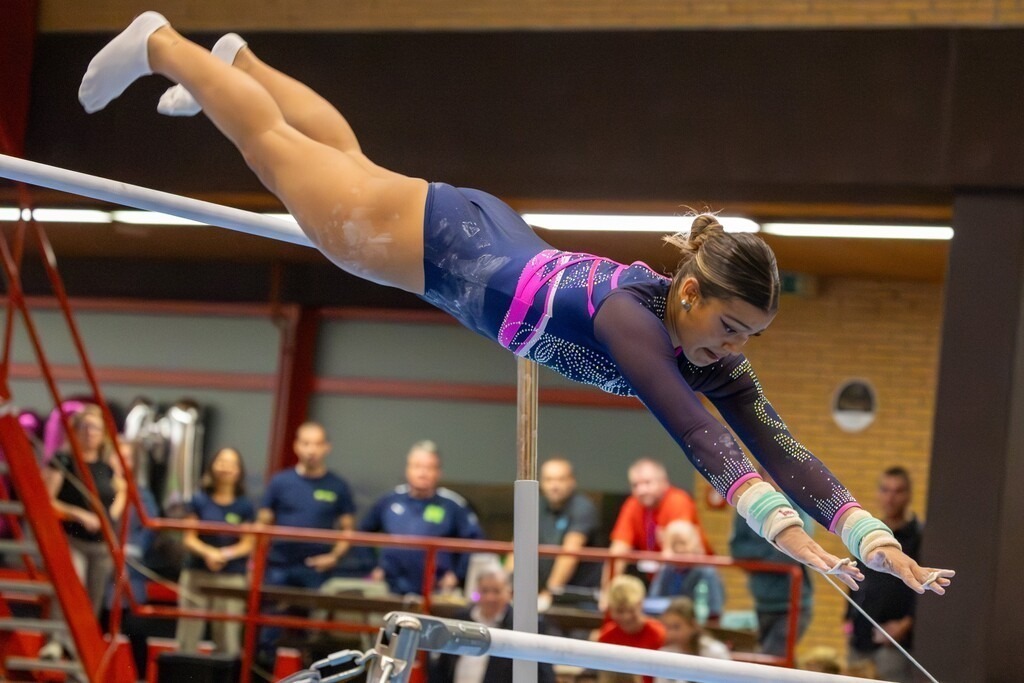 Deutsche Turnliga DTL (Bundesliga) der Frauen, 3. Wettkampftag 2025 in Ketsch***Kiara Raffin (TG Mannheim) am Stufenbarren | Deutsche Turnliga DTL (Bundesliga) der Frauen, 3. Wettkampftag 2025 in Ketsch***Kiara Raffin (TG Mannheim) am Stufenbarren - Realisiert mit Pictrs.com