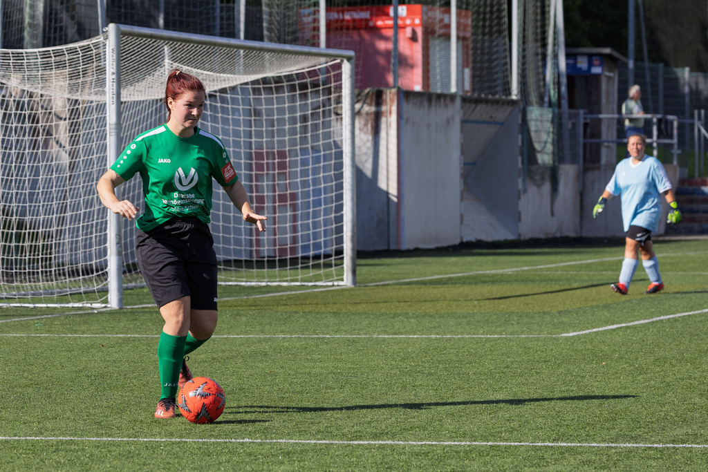 FCHSTE_250921_0590 | 1.FC Heidenheim 1846 II vs. TV Steinheim, Fußball, Frauen, Bezirksliga, 2025/2026, 2.Spieltag, 21.09.2025 in Heidenheim, Kunstrasen b. Voith-Arena West(Foto: Michael Bulling) - Realisiert mit Pictrs.com