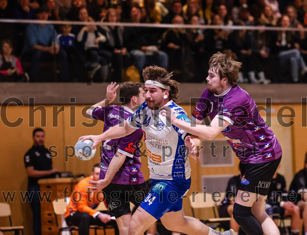 2024-11-24_051_SpVgg_Altenerding_gegen_ASV_Dachau | Erding, Deutschland, 24.11.2024:Handball, Bezirksoberliga Männer 2024 / 2025, 8. Spieltag, SpVgg Altenerding gegen ASV Dachau, Endergebnis: 30:23Joseph Wyhnalek (SpVgg Altenerding, #2), Johannes Hutterer (ASV Dachau, #84), Niklas Fleps (SpVgg Altenerding, #17)Foto: Christian Riedel / fotografie-riedel.net