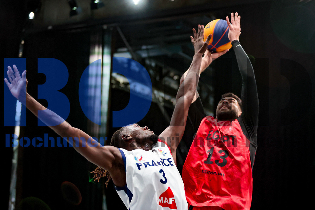 SES_TTG3X320250718-1862 | bond - Realisiert mit Pictrs.com