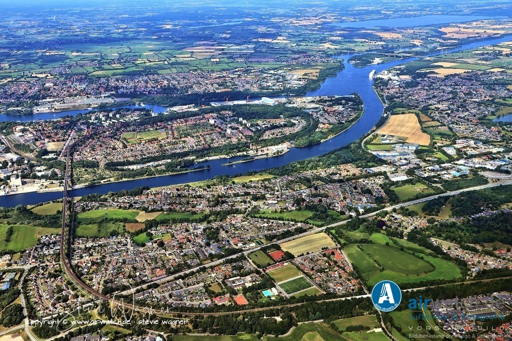 Luftbild Rendsburg - | Entdecken Sie atemberaubende Luftbilder und Fotografien auf airwatch.de - Tauchen Sie ein in eine Welt voller faszinierender Aufnahmen aus der Vogelperspektive.
