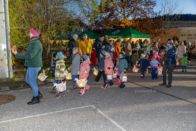 Laternenfest in St. Martin | Bildershop von pixelworld.at - Realisiert mit Pictrs.com