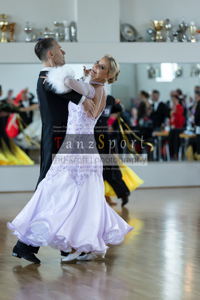 20240525_RL-Masters3-Std_5036 | Tanzsportbilder, Standardtanz, Lateintanz, WDSF, DTV, LTVB, dancecomp, goc, hessen tanzt, blaues band der spree, walzer, tango, wiener walzer, slowfox, quickstepp, samba, rumba, cha-cha-cha, paso doble. jive, hd-kroft photography, turniertanzsport