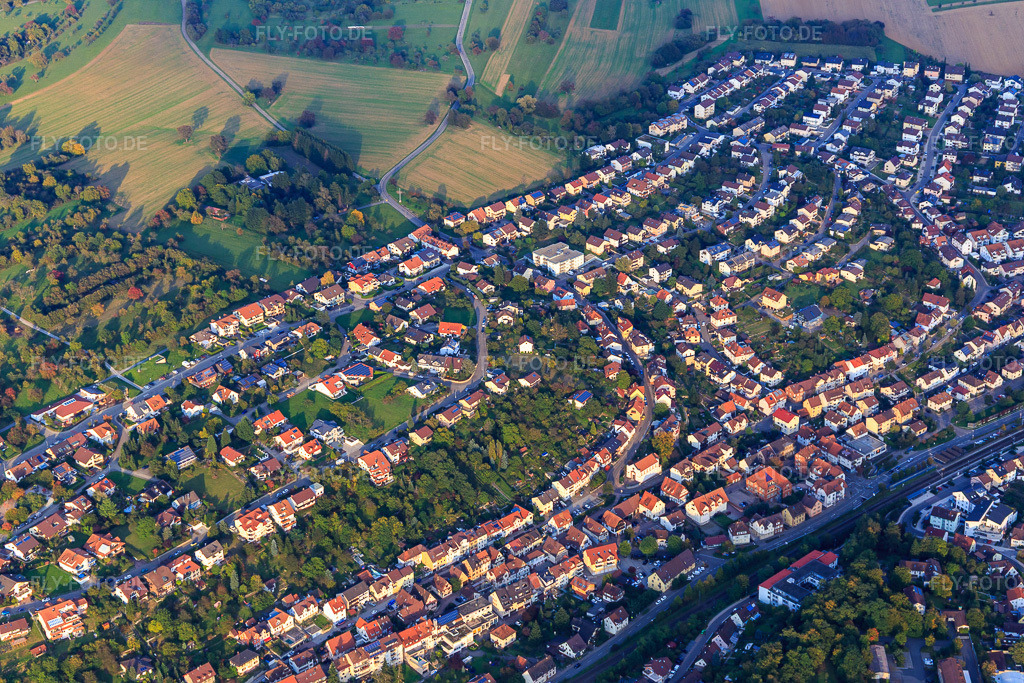 Luftbild: Siedlung zwischen Am Rothsberg und Schwarzwaldstr in Ispringen im Bundesland Baden-Württemberg in Deutschland. Foto: IMG_103711.jpg vom 23.09.2017 durch Werner Riehm/FLY-FOTO.de