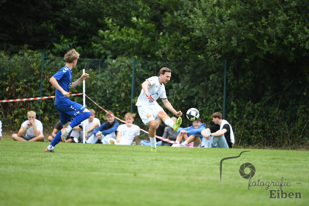 Sport-Duwe Cup | Sport-Duwe Cup Oldenburg; SSV Jeddenloh (weiß)-VFB Oldenburg (blau) am 05.07.2025 in Oldenburg (Sportanlage TuS Eversten), Photo: Philip Eiben 2025 - Realisiert mit Pictrs.com
