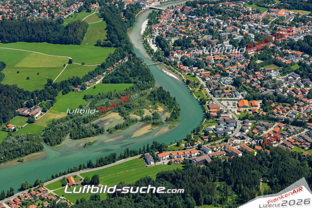 Aktuelles Luftbild von  Bad Tölz - Die Luftaufnahme wurde 2022 mittels UL-Flugzeug erstellt ( keine Drohne ) - hochauflösende Kamera-Systeme von  Canon -Beste Qualität - Für grossformatige Ausdrucke geeignet. Die Geschenkidee !