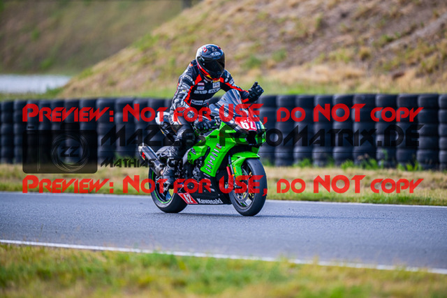 MaZZes_FotoMatrix_220522_0560 | Fotograf Mathias Schmid
Sportfotograf,
Eventfotograf,
Hochzeitsfotograf,
Portraitfotograf