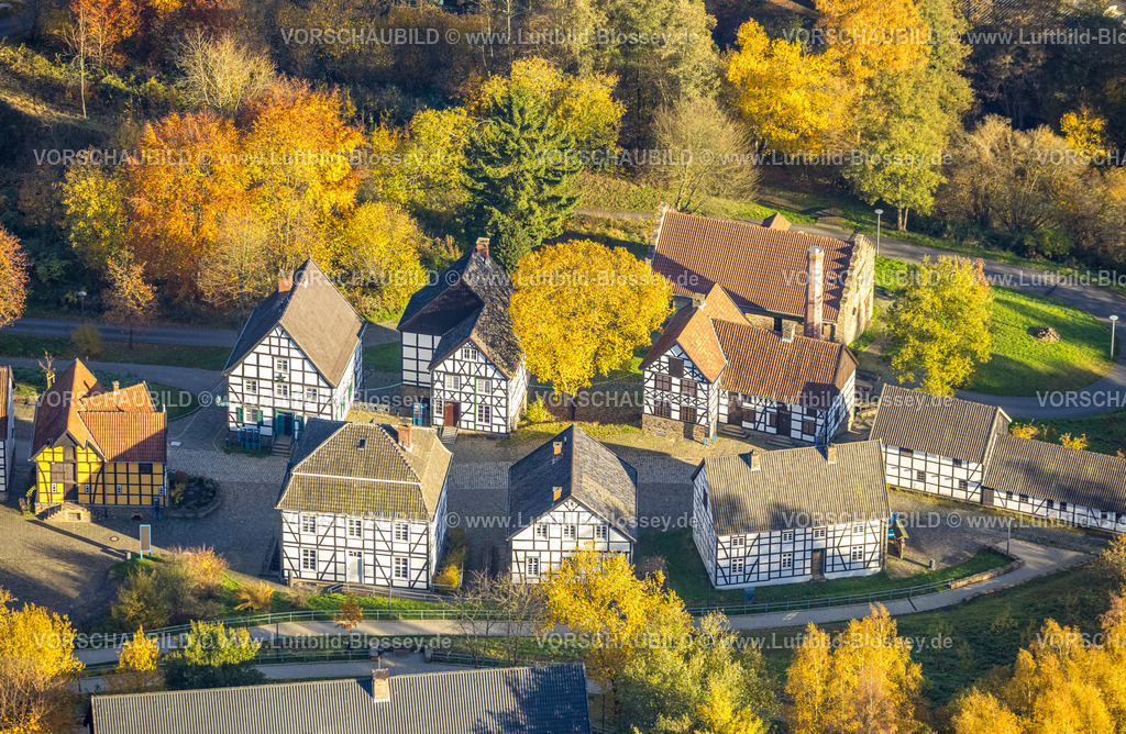 Hagen251103695 | Luftbild, Fachwerkhäuser im LWL-Freilichtmuseum-Dorf mit herbstlichen Bäumen,  Eilpe, Hagen, Ruhrgebiet, Nordrhein-Westfalen, Deutschland
