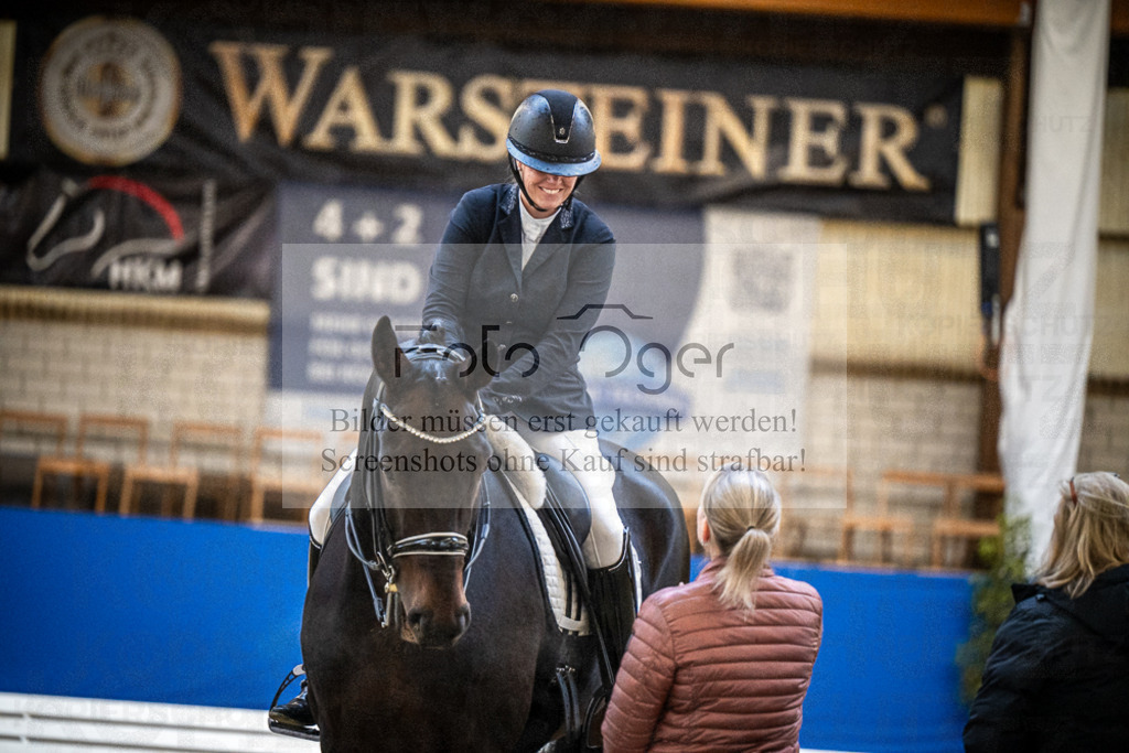 DOS_0048 | Entdecke hochwertige Reitturnierfotos von Foto Oger. Professionell, emotional und authentisch – jetzt Lieblingsmomente im Shop bestellen.Deutschlandweite Turnierfotografie. - Realisiert mit Pictrs.com