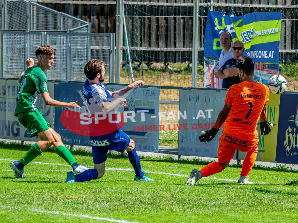 ASV Klagenfurt - Donau Klagenfurt | Maximilian Trappitsch (SV Donau Klagenfurt #10) Daniel Kolbitsch (ASV Klagenfurt #4) Vladimir Kajkut (ASV Klagenfurt #1) ; ASV Klagenfurt - Donau Klagenfurt am 31.07.2022 in Klagenfurt
(ASV Platz Annabichl), AUSTRIA, (Photo by Ernst Krawagner sport-fan.at) - Realisiert mit Pictrs.com