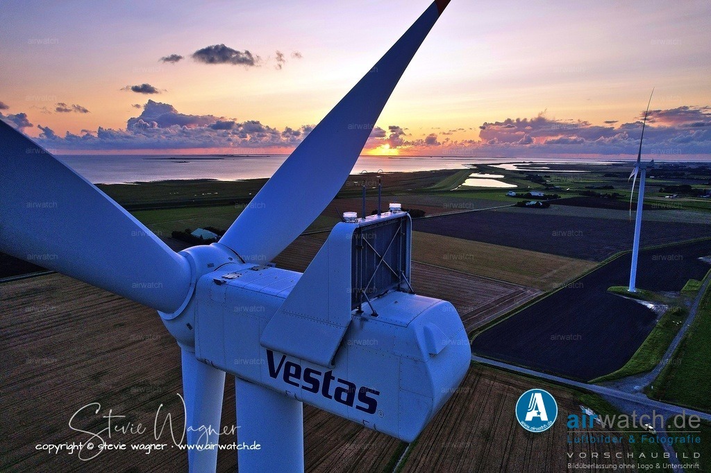 Windpark Gemeinde Reussenkoege in Nordfriesland - Luftbild | Entdecken Sie atemberaubende Luftbilder und Fotografien auf airwatch.de - Tauchen Sie ein in eine Welt voller faszinierender Aufnahmen aus der Vogelperspektive.
