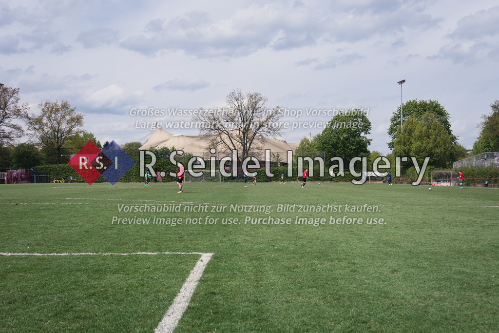 RS-1-046655 | Blick über den Rasenplatz des Sportparks Eimsbüttel (früher Wolfgang-Meyer-Stadion) in Richtung Norden auf die Eisbahn Stellingen