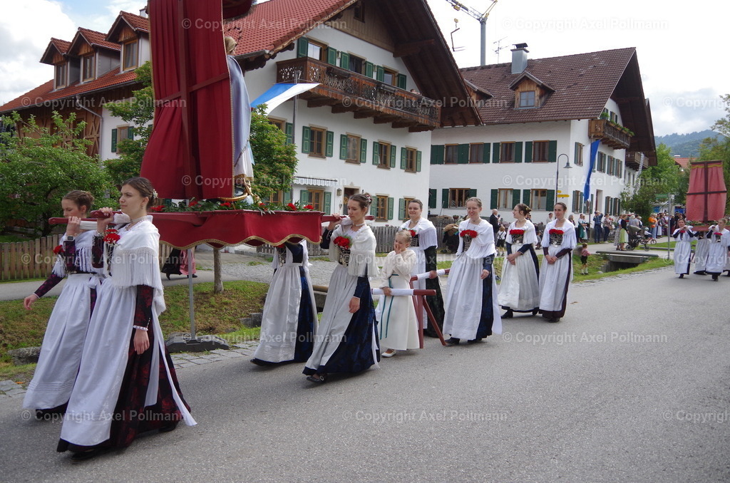 IMGP6478 | fotografiert von Axel PollmannLeonhardi Wallfahrt Benediktbeuern und Murnau, Fronleichnam, Fasching, Landschaft im Loisachtal und Benediktbeuern  - Realisiert mit Pictrs.com
