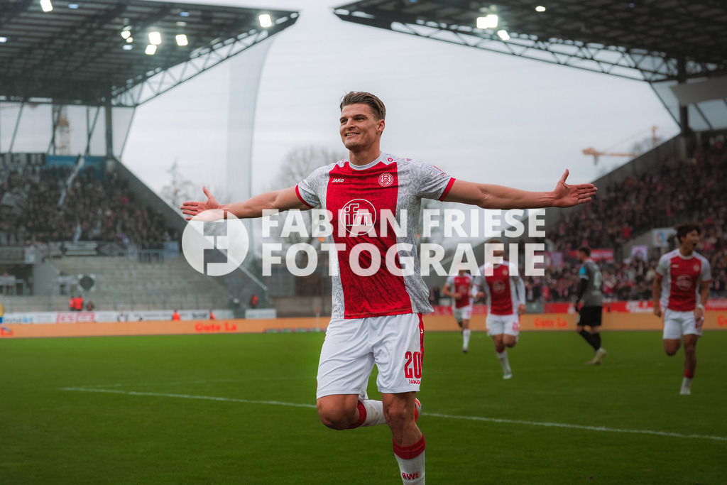 GER Rot-Weiss Essen vs. SSV Ulm, Fussball, 3. Liga, Spieltag 19, Saison 2025/2026, 20.12.2025 | GER Rot-Weiss Essen vs. SSV Ulm, Fussball, 3. Liga, Spieltag 19, Saison 2025/2026, 20.12.2025Foto: Fabian Friese - Realisiert mit Pictrs.com