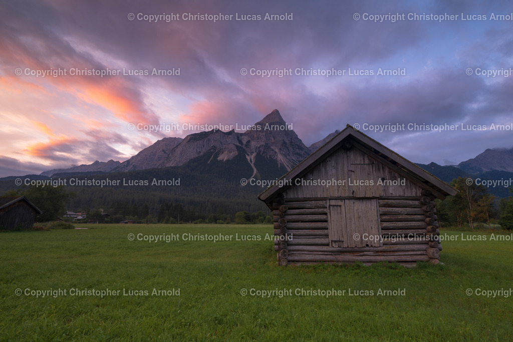Berghütte zum Sonnenaufgang | bildkomponist - Realisiert mit Pictrs.com
