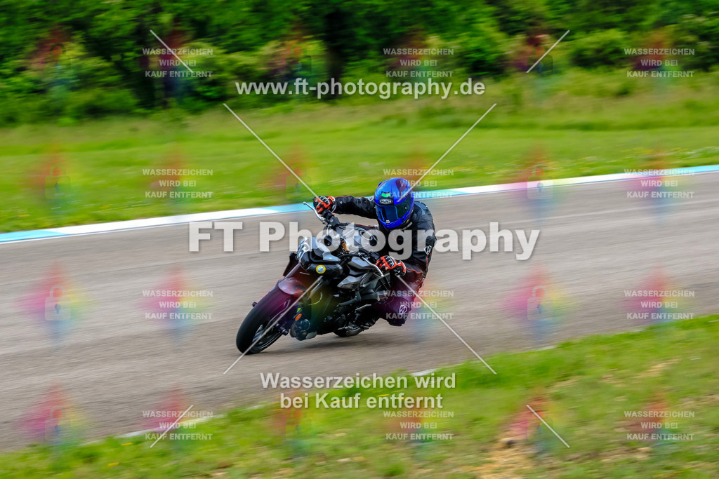 MotoTeam-3383 | Hier findet Ihr Bilder von Touristenfahrten auf der Nürburgring Nordschleife oder von anderen Veranstaltungen die ich besucht habe. Viel Spass beim Durch Schauen 