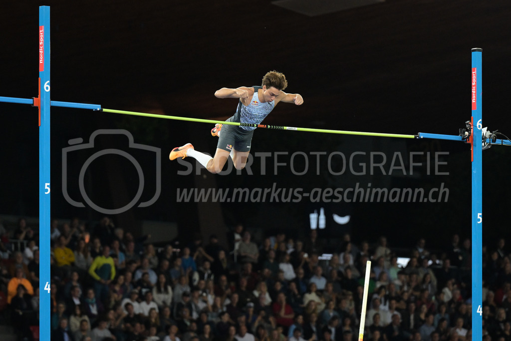 Leichtathletik: Weltklasse Zürich | 08.09.2022, Zürich, Letzigrund, Leichtathletik: Weltklasse Zürich, DUPLANTIS Armand (SWE) im Stabhochsprung der Männer. - Realisiert mit Pictrs.com