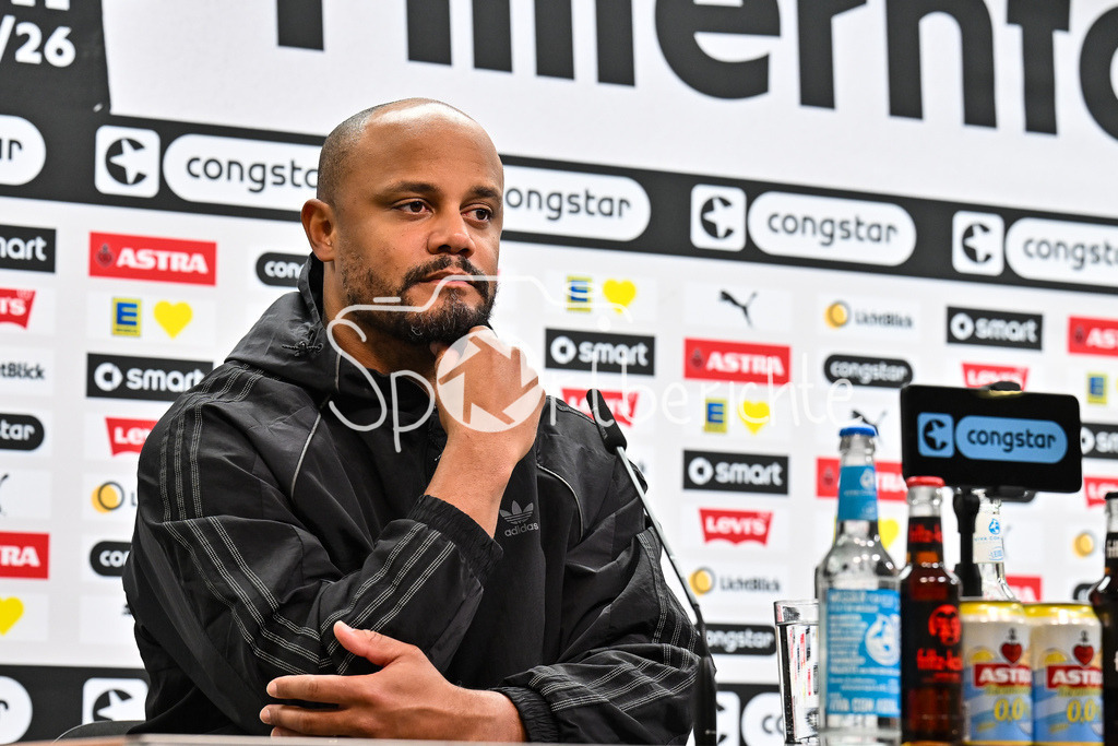 FC St. Pauli - FC Bayern München | sT. PAULI, DEUTSCHLAND - 11. APRIL: im Bild Vincent KOMPANY Trainer FC Bayern München auf der Pressekonferenz / Einzelfoto / Freisteller nach dem Bundesligamatch zwischen dem FC St. Pauli und dem FC Bayern München am 29. Spieltag im Millerntor Stadion / DFL REGULATIONS PROHIBIT ANY USE OF PHOTOGRAPHS AS IMAGE SEQUENCES AND/OR QUASI-VIDEO