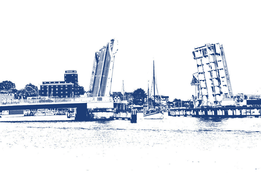 Photoart: Geöffnete Schleibrücke in Kappeln | Dieses Wandbild im Querformat zeigt die geöffnete Schleibrücke in Kappeln. Die Idee bei diesem Bild war es, nur die wesentlichen Bildinformationen zu nutzen. Daher wurde die Umgebung mittels Schwellenwerten reduziert und in blau gefärbt. Auf diese Weise liegt der Fokus auf der Schleibrücke und nicht auf Farben in der Umgebung. Zudem erhalten Sie ein edles maritimes Wandbild, welches sich zu vielen Einrichtungsstilen kombinieren lässt. - Realisiert mit Pictrs.com