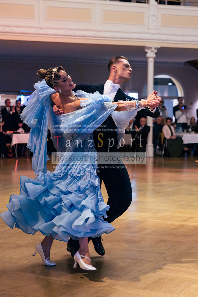 20251129_DM-HGS-S-Std_10527 | Tanzsportbilder, Standardtanz, Lateintanz, WDSF, DTV, LTVB, dancecomp, goc, hessen tanzt, blaues band der spree, walzer, tango, wiener walzer, slowfox, quickstepp, samba, rumba, cha-cha-cha, paso doble. jive, hd-kroft photography, turniertanzsport
