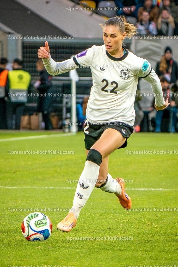 xKKUx24102501019 | 24.10.2025, xkkux, Fußball, UEFA Women s Nations League Halbfinale, Saison 2025/2026, Länderspiel Hinspiel in der MERKUR SPIEL-ARENA Düsseldorf, Jule Brand (GER #22) 