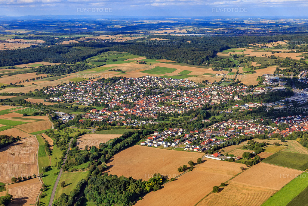 Luftbild: Ortsansicht von Südwesten im Ortsteil Diedelsheim in Bretten im Bundesland Baden-Württemberg in Deutschland. Foto: IMG_093429.jpg vom 22.08.2016 durch Werner Riehm/FLY-FOTO.de