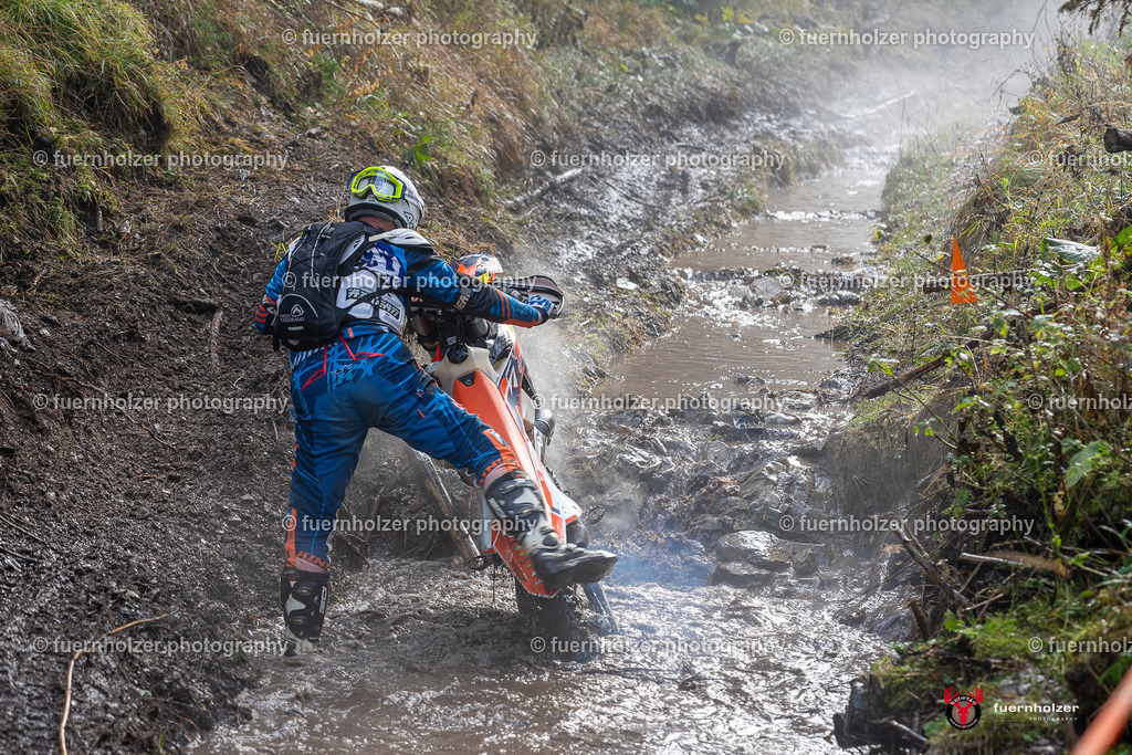 fuernholzer_241026-C1-23 | Fotografische Impressionen von der Red Stag Enduro Extreme by fuernholzer-photography.com. Endurosport in Österreich fotografisch festgehalten von fuernholzer. Auftragsfotografie für Private, Gewerbefotos und Industriefotografie. Eventfotografie, Sportfotografie und Motorsportfotografie. Anbieter von Fotoworkshops, Fototraining, fotografischen Vorträgen und Fotoseminaren.