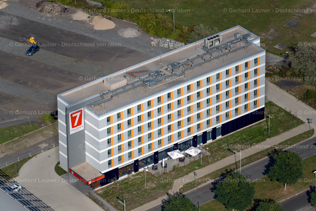 4040023 | SCHKEUDITZ 14.09.2020 Gebäudekomplex der Hotelanlage " CAMPANILE LEIPZIG HALLE AIRPORT " am Flughafen Leipzig/ Halle in Schkeuditz im Bundesland Sachsen, Deutschland. Weiterführende Informationen bei: CAMPANILE LEIPZIG HALLE AIRPORT,  Mitteldeutsche Flughafen AG. // Complex of the hotel building " CAMPANILE LEIPZIG HALLE AIRPORT " in Schkeuditz in the state Saxony, Germany. Further information at: CAMPANILE LEIPZIG HALLE AIRPORT,  Mitteldeutsche Flughafen AG. Foto: Gerhard Launer