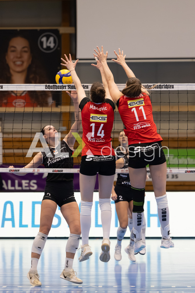 Volleyball I Frauen I Saison 2025-2026 I Volleyball NLA | Women I Round 16 I VC Kanti Schaffhausen - Viteos NUC I 31.01.2026 | 9 Dvoracek Maia (US) (Viteos NUC) – Diagonalangriff  //  14 Josipa Marković (HR) (VC Kanti Schaffhausen) – Aussen  //  11 Kateřina Holásková (CZ) (VC Kanti Schaffhausen) – Mitte - Realisiert mit Pictrs.com