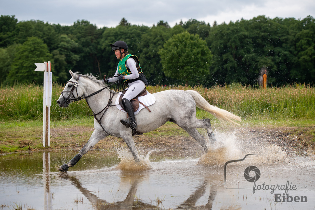Tennis Wiefelstede Frauen | Geländeprüfung CCI3*-S am 09.06.2024 in Westerstede (Reitsportanlage Schloßweg), Photo: Philip Eiben 2024 - Realisiert mit Pictrs.com