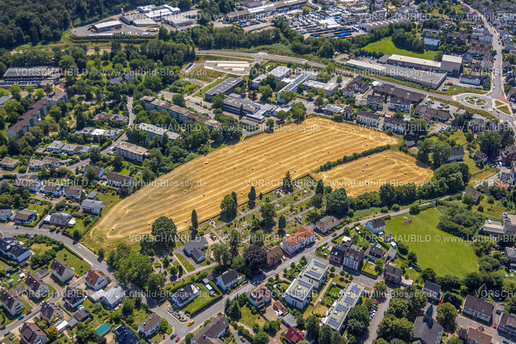 Sprockhoevel230708598 | Luftbild, Rasenfläche zwischen Hauptstraße, Eickerstraße und Von-Galen-Straße, Kornfeld und Kommunalfriedhof, Niedersprockhövel, Sprockhövel, Ruhrgebiet, Nordrhein-Westfalen, Deutschland