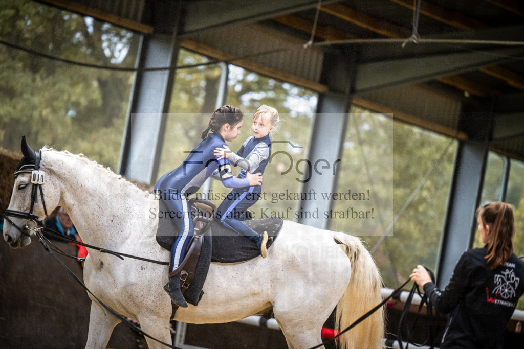 DOS_0204 | Entdecke hochwertige Reitturnierfotos von Foto Oger. Professionell, emotional und authentisch – jetzt Lieblingsmomente im Shop bestellen.Deutschlandweite Turnierfotografie. - Realisiert mit Pictrs.com