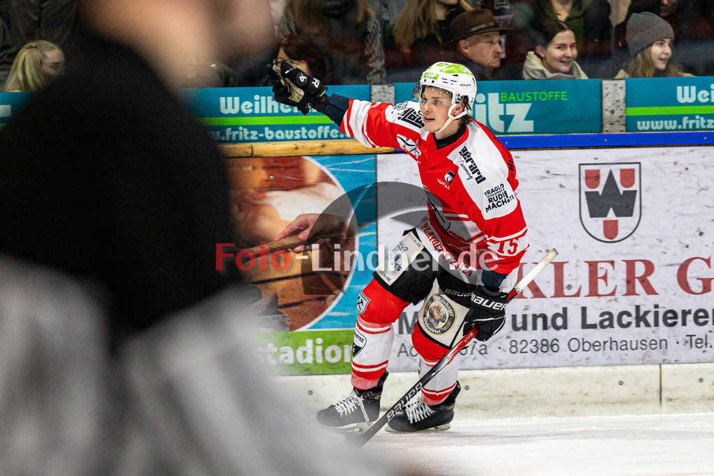 Spiel 3 Finale TSV Peißenberg Miners vs EHC Königsbrunn | Eishockey Bayernliga Playoffs 2023/2024, Spiel 3 Finale TSV Peißenberg Miners vs EHC Königsbrunn, 20240328,
Jubel Ryan MURPHY (Miners 15),
2024-03-28 in Peißenberg (Eisstadion)
15 Ryan MURPHY (Miners 15)
Copyright: WolfgangxLindner foto-lindner.de