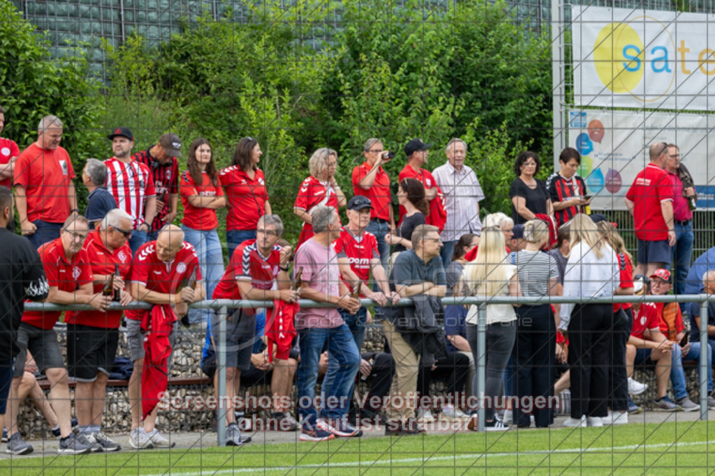 20250616_182246_0014 | #,  TV Eybach (weiß) vs. 1.FC Donzdorf II (rot), Fussball, Entscheidungsspiel 3 in Kreisliga A3 - Bezirk Neckar/Fils, Saison 2024/2025, Rasensportplatz, Staufenecker Str. 41, 73084 Salach, 16.06.2025 - 18:30 Uhr,Foto: PhotoPeet-Sportfotografie/Peter Harich