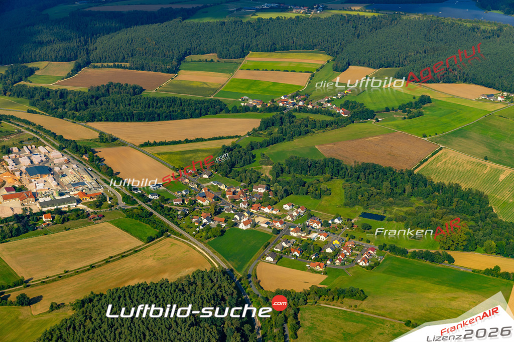 Das Luftbild zeigt : Schönlind Vilseck - Die Luftaufnahme wurde 2024 vom UL-Flugzeug aus erstellt ( keine Drohne ) - Hochauflösende Luftaufnahme - Für grossformatige Ausdrucke geeignet. Die Geschenkidee !Mit Lizenz und Bildrechte bestellbar