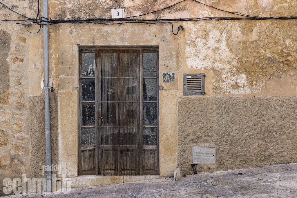 PS-Fassaden-Mallorca-2026-14 | Entdecke die größte Bildgalerie der Region mit Fotografien aus dem Allgäu, der Bodenseeregion, Oberschwaben, dem Donautal und der Schwäbischen Alb. Landschaften, Luftaufnahmen und Reisefotografie als Wandbild und Fotokunst. - Realisiert mit Pictrs.com