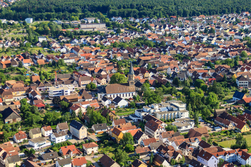 Luftbild: St. Mauritius in Rülzheim im Bundesland Rheinland-Pfalz in Deutschland. Foto: IMG_30735.jpg vom 31.07.2010 durch Werner Riehm/FLY-FOTO.de
