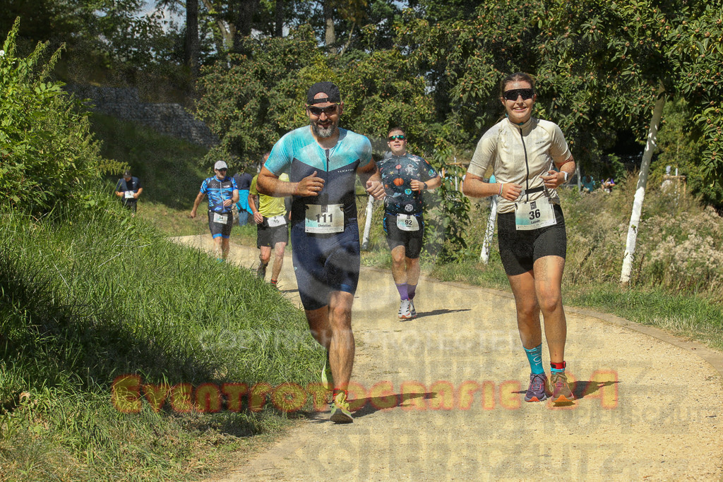 250824_1231_EX1_9608 | Sportfotografie im Rhein-Sieg Kreis, Köln, Bonn, NRW, Rheinland Pfalz, Hessen, etc. Unser Tätigkeitsfeld umfasst den Laufsport vom Volkslauf über den Marathon, Duathlon, Triathon bis zum Ultralauf wie Kölnpfad Ultra oder Schindertrail.