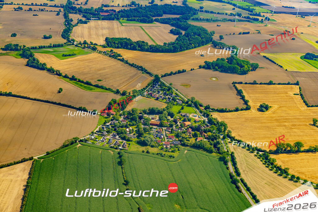 Schrägluftbild  Giddendorf  Gremersdorf - Das Luftbild wurde 2025 vom UL-Flugzeug heraus erstellt (ohne Drohne- keine Drohnenaufnahme ) - Hochauflösende Luftaufnahme -Nicht vergleichbar mit Google Maps oder Satelittenbilder- Die Geschenkidee !Mit Lizenz und Bildrechte bestellbar