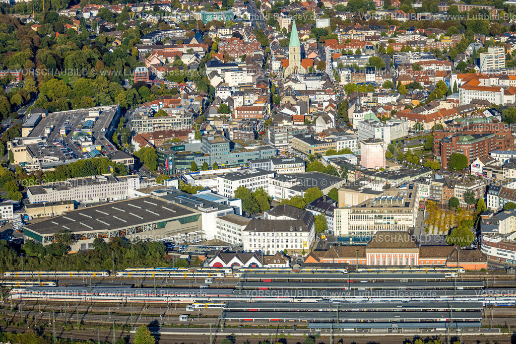 Hamm250904639 | Luftbild, City Innenstadtansicht mit evang. Pauluskirche, Stadtfest mit Riesenrad, Bahnsteige des Hbf Hauptbahnhof, Mitte, Hamm, Ruhrgebiet, Nordrhein-Westfalen, Deutschland