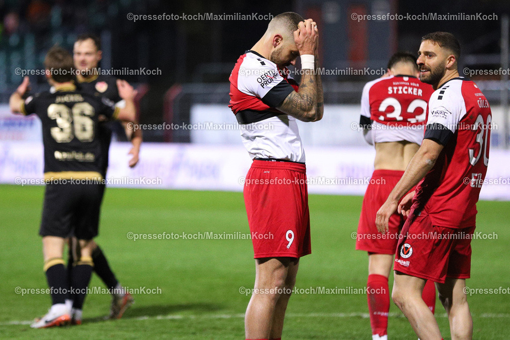SSC22112402171 | 22.11.2024, xsscx, Fußball 3. Liga, Viktoria Köln - FC Energie Cottbus, 15. Spieltag, Sportpark Höhenberg, Saison 2024 2025: Lex-Tyger Lobinger (Viktoria Köln 9) und Serhat-Semih Göler (Viktoria Köln 30) unmittelbar nach der Niederlage gegen Energie Cottbus DFB regulations prohibit any use of photographs as image sequences and or quasi-video.