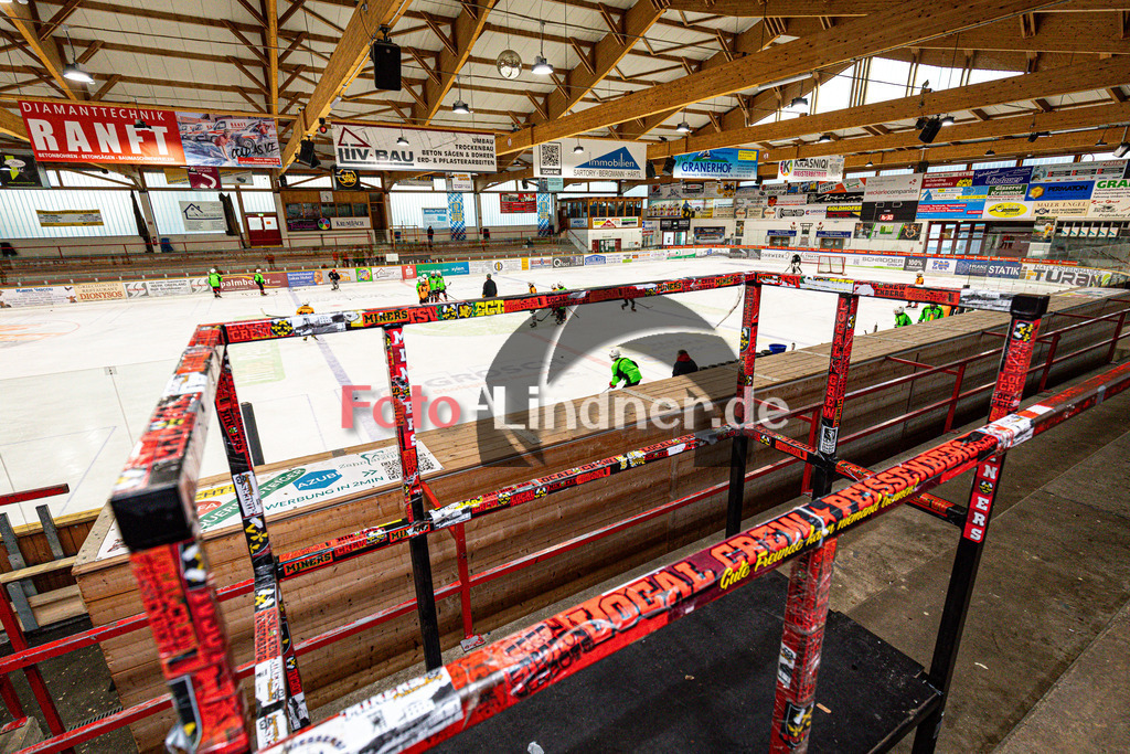Gebäude | Eisstadion Peißenberg 2024/25, Gebäude, 20241115,Miners Fanclub Crew Peißenberg,2024-11-15 in Peißenberg (Eisstadion Peißenberg)Copyright: WolfgangxLindner foto-lindner.de