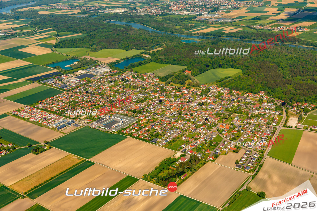 Das Luftbild zeigt :  Oberndorf am Lech - Die Luftaufnahme wurde 2024 vom UL-Flugzeug aus erstellt ( keine Drohne ) - Hochauflösende Luftaufnahme - Für grossformatige Ausdrucke geeignet. Die Geschenkidee !Mit Lizenz und Bildrechte bestellbar