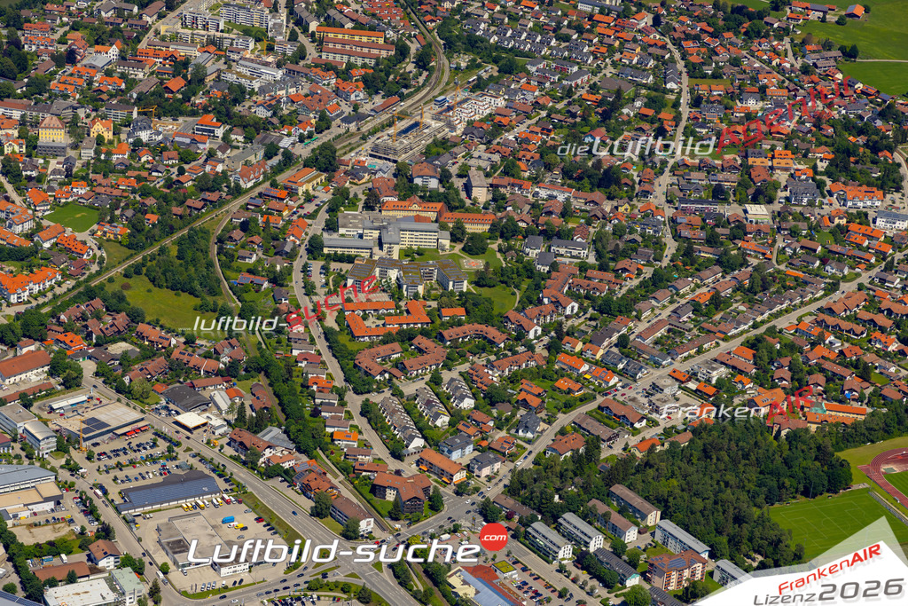 Das Luftbild der Stadt Wolfratshausen wurde 2022 vom Flugzeug heraus erstellt (keine Drohnen-Aufnahmen) Aufnahmehöhe ca.450 Meter- hohe Bildauflösung und Druck-Qualität. Garantiert!